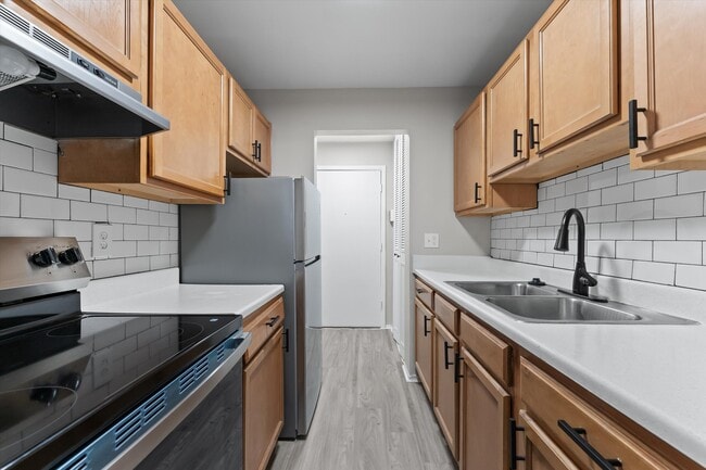 The Reserve at Warren in Warren, MI - Foto de edificio - Building Photo