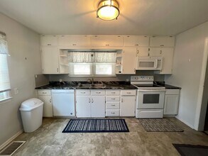 1009 S Center St in Terre Haute, IN - Building Photo - Building Photo