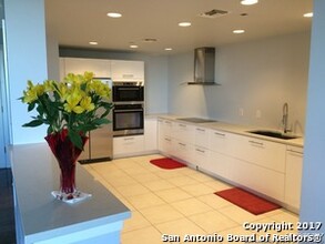 7887 Broadway in San Antonio, TX - Building Photo - Building Photo