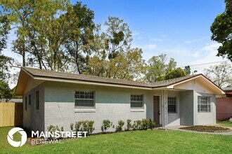 8371 Fury Dr in Jacksonville, FL - Building Photo - Building Photo
