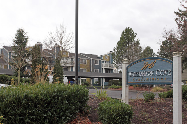 Watermark Condominiums in Des Moines, WA - Building Photo - Building Photo