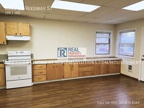 6535 SE Reedway St in Portland, OR - Building Photo - Building Photo