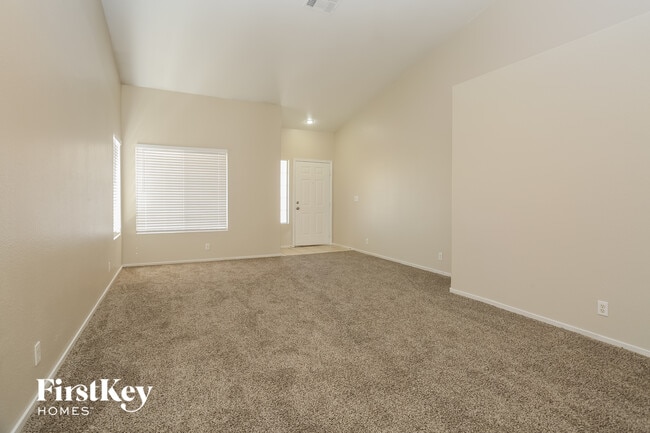 3452 Canter Dr in North Las Vegas, NV - Foto de edificio - Building Photo