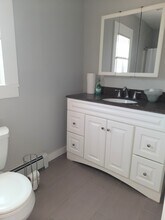 30 Cherry St, Unit 1 in Whitman, MA - Foto de edificio - Building Photo