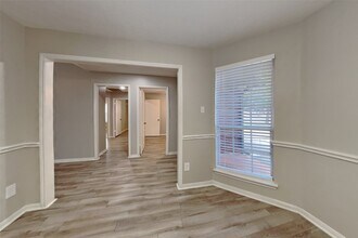 17918 Seven Pines Dr in Spring, TX - Foto de edificio - Building Photo