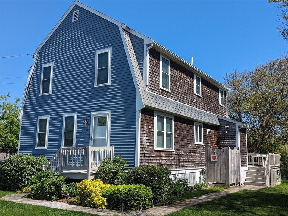 21 Mayflower Ln in Marshfield, MA - Building Photo