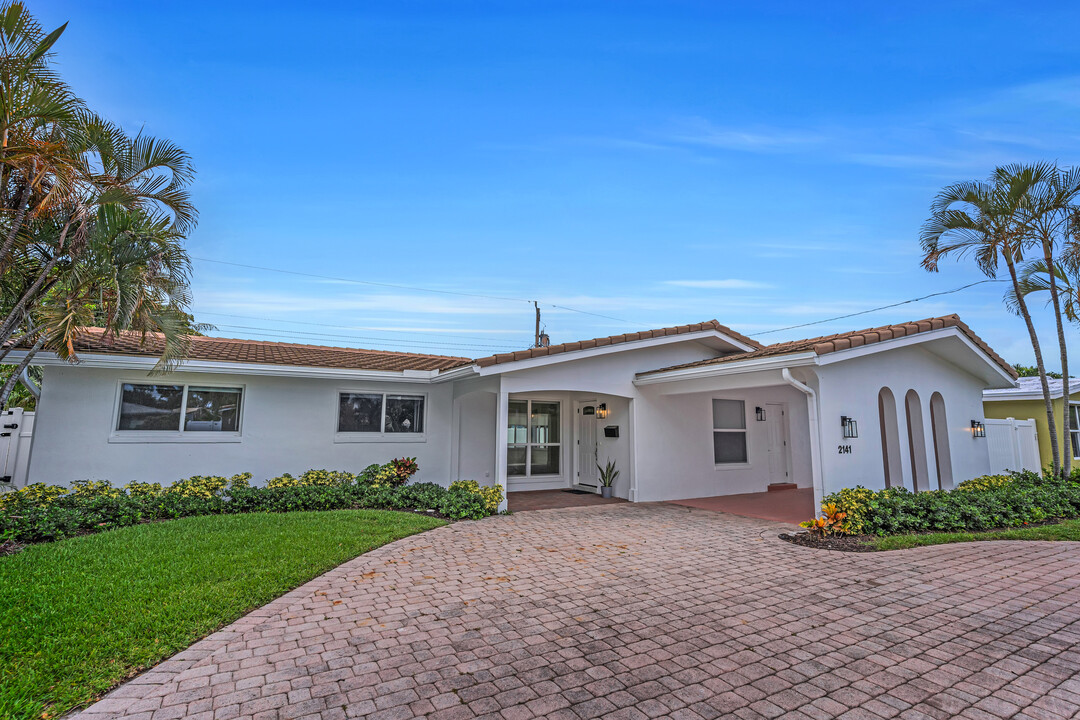 2141 NE 63rd Ct in Fort Lauderdale, FL - Foto de edificio