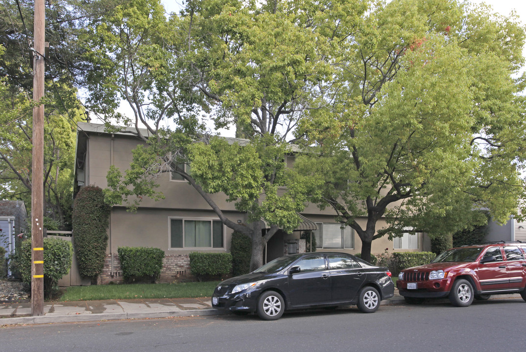 660 Roble Ave in Menlo Park, CA - Foto de edificio