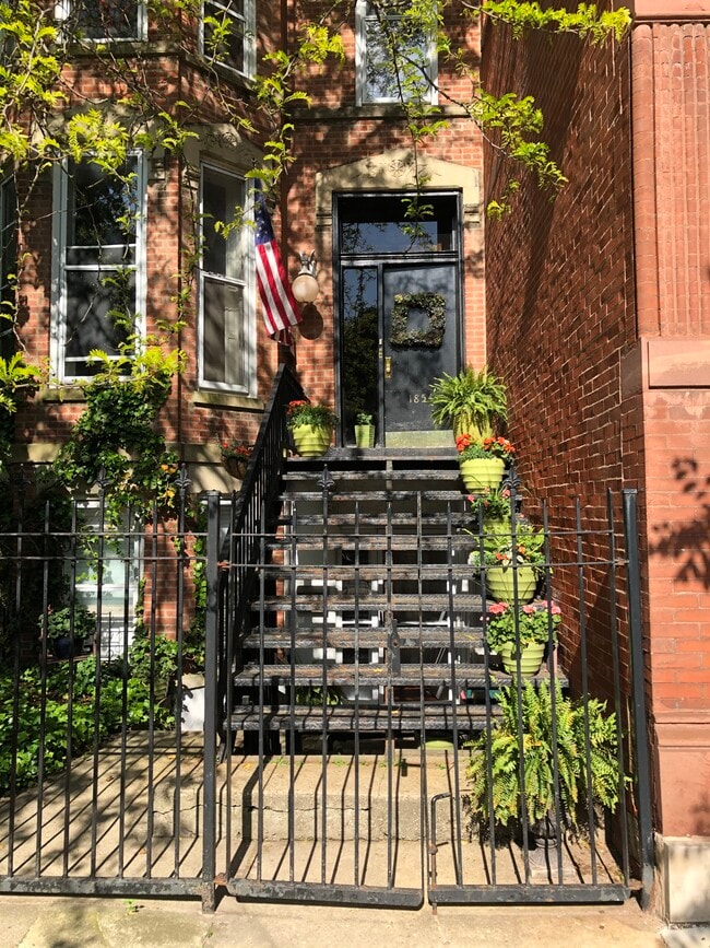1854 N Sedgwick St in Chicago, IL - Building Photo - Building Photo