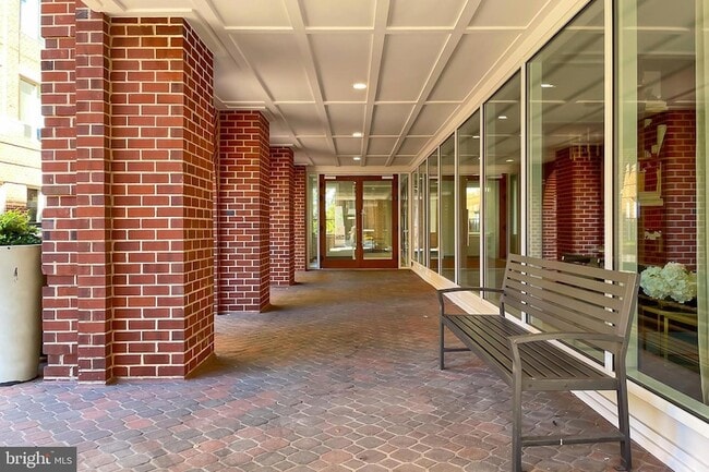 635 Slaters Ln, Unit G-01 in Alexandria, VA - Building Photo - Building Photo