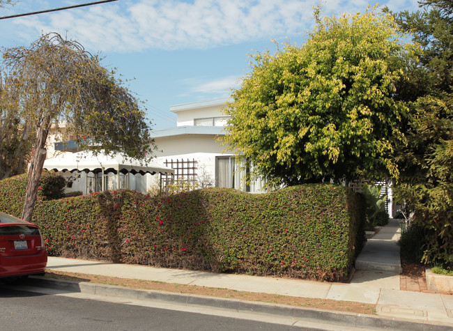 419 Raymond Ave in Santa Monica, CA - Foto de edificio - Building Photo