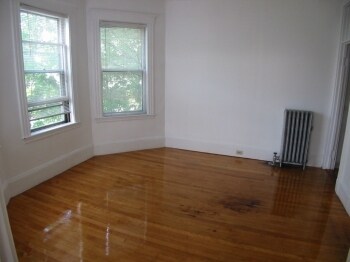 13 Pleasant St, Unit 1 in Cambridge, MA - Foto de edificio