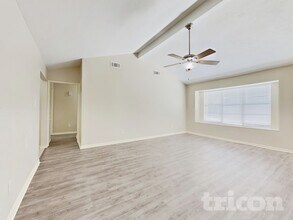 23110 Newgate Dr in Spring, TX - Foto de edificio - Building Photo