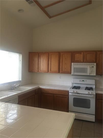 1618 Hawthorn St in Lemoore, CA - Building Photo - Building Photo