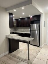 1805 Sans Souci Blvd, Unit 520 in North Miami, FL - Foto de edificio - Building Photo