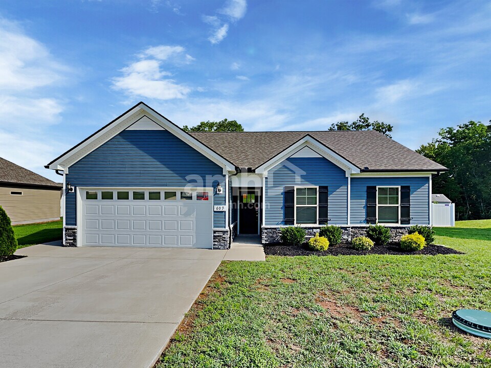 609 Crooked Creek in Murfreesboro, TN - Building Photo