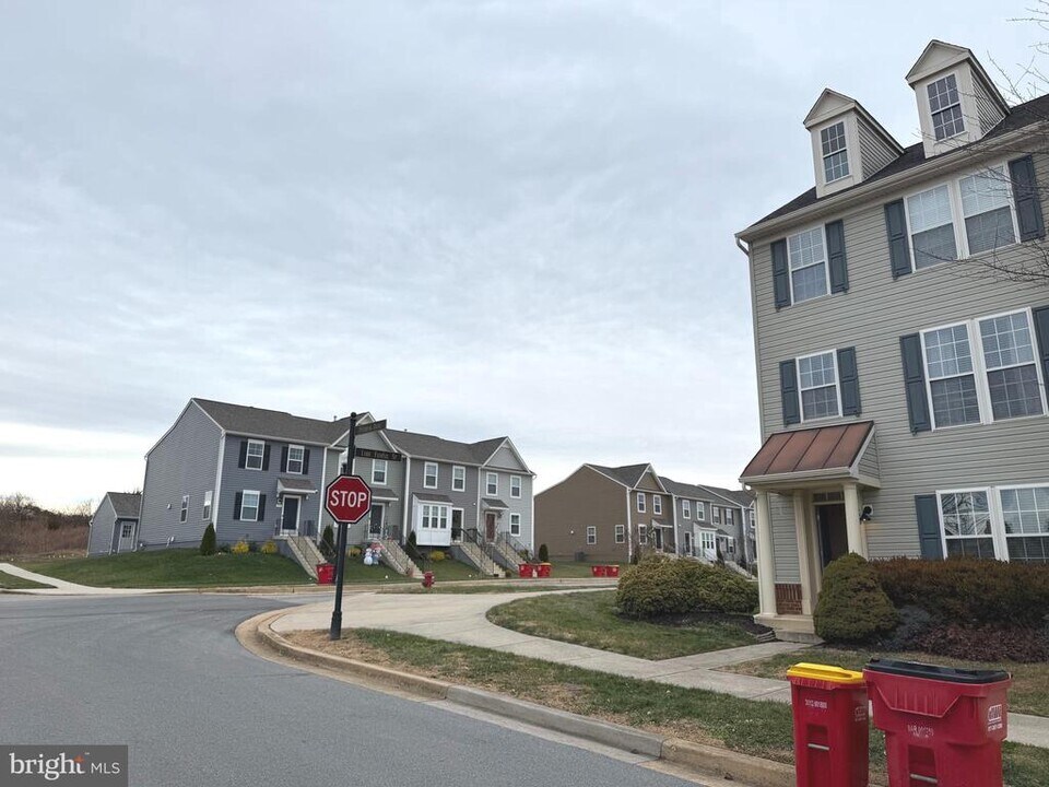 60 Deerbrook Dr in Charles Town, WV - Building Photo