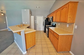 973 Himalaya Ln in Lemoore, CA - Building Photo - Building Photo