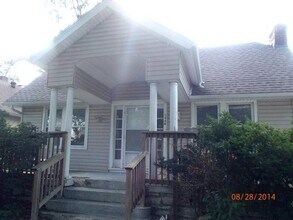5846 Rockhill Rd in Kansas City, MO - Building Photo - Building Photo