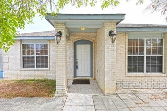 1815 Arctic Ct in Laredo, TX - Building Photo - Building Photo