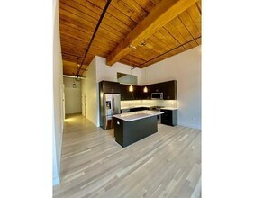 491 Dutton St in Lowell, MA - Building Photo - Building Photo