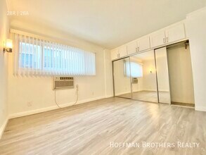2106 S Bentley Ave in Los Angeles, CA - Building Photo - Building Photo