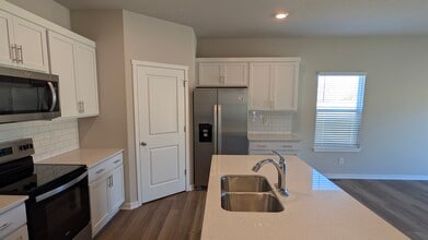 449 Meadows Ct in Polk City, IA - Foto de edificio - Building Photo