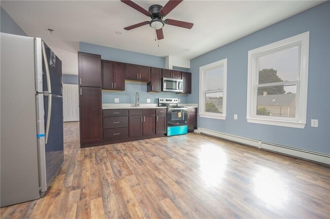 6 Beacon St in Central Falls, RI - Building Photo - Building Photo
