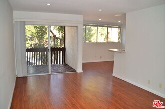 6050 Canterbury Dr in Culver City, CA - Building Photo - Building Photo