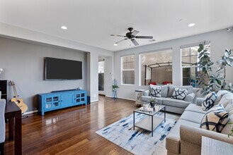 28285 N Via Sonata Dr in Santa Clarita, CA - Building Photo - Building Photo