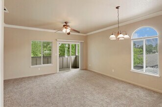 Davis Oaks in Stockton, CA - Foto de edificio - Building Photo