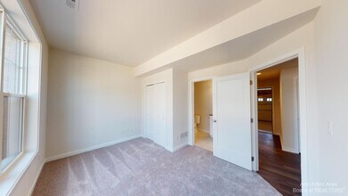2704 S Spurway Dr in Ann Arbor, MI - Building Photo - Building Photo