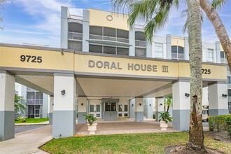 9725 NW 52nd St in Doral, FL - Building Photo - Building Photo