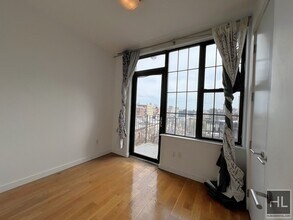 687 Driggs Ave in Brooklyn, NY - Building Photo - Building Photo