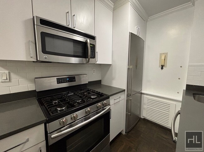 BEEKMAN PLACE in New York, NY - Building Photo - Building Photo