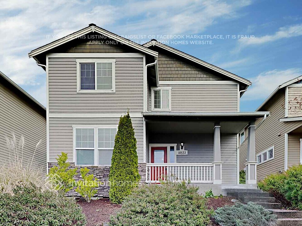 18533 97th Ave Ct E in Puyallup, WA - Building Photo