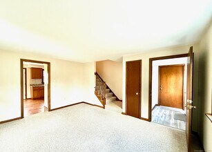 56 Smith St in East Lyme, CT - Building Photo - Building Photo