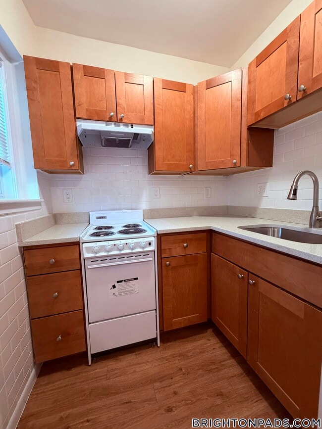 2018 Commonwealth Ave in Boston, MA - Building Photo - Building Photo