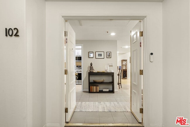 12011 Goshen Ave in Los Angeles, CA - Building Photo - Building Photo