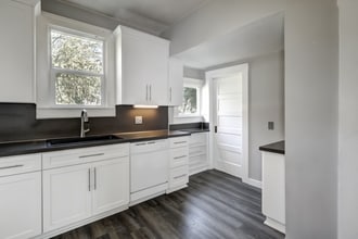 47400 NW David Hill Rd in Forest Grove, OR - Foto de edificio - Building Photo