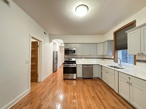 4118 N Ashland Ave, Unit 2 in Chicago, IL - Building Photo - Building Photo