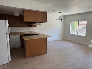 1623 E Harmon Ave in Las Vegas, NV - Building Photo - Building Photo