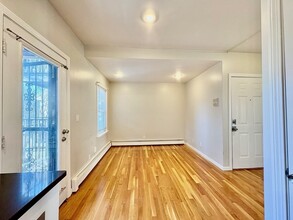 131 W 7th St, Unit 2 in Boston, MA - Building Photo - Building Photo
