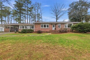 3302 Wynn Dr in Avondale Estates, GA - Building Photo