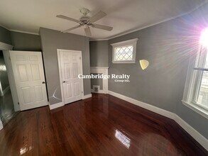 10 Farragut Ave, Unit 3T in Somerville, MA - Foto de edificio - Building Photo