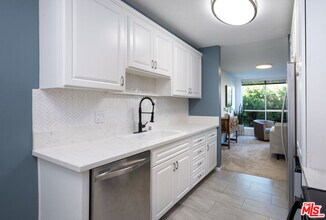 927 Kings Rd in West Hollywood, CA - Building Photo - Building Photo