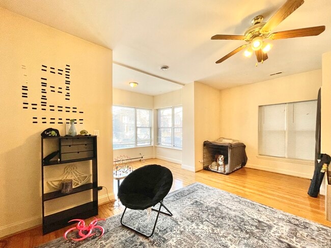 4831 N Sawyer Ave, Unit 01 in Chicago, IL - Foto de edificio - Building Photo