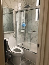 124-14 Metropolitan Ave in Queens, NY - Building Photo - Building Photo