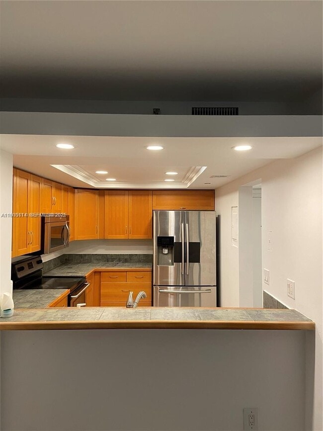 555 NE 15th St, Unit 16F in Miami, FL - Foto de edificio - Building Photo