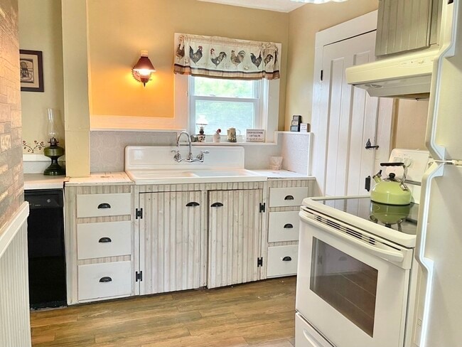 196 Main St, Unit 1 in Athol, MA - Foto de edificio - Building Photo